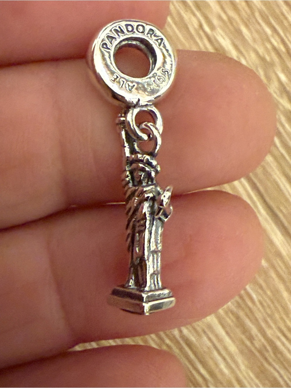 Pandora Silver Statue of Liberty Dangle Charm - Silver - Picture 5 of 7